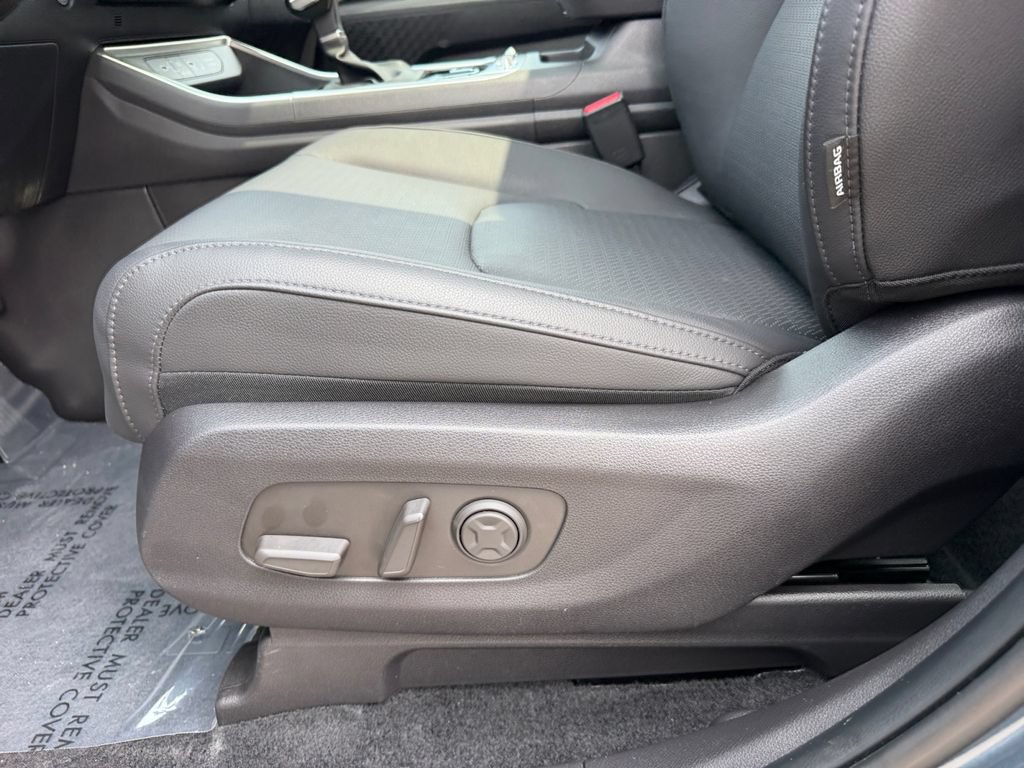 Used 2025 Kia Carnival SX Prestige FWD image 17