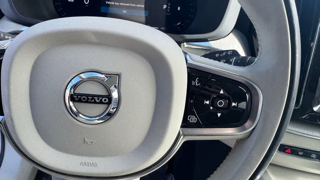 Used 2023 Volvo XC60 B5 Plus w/ Climate Package AWD/4WD image 19