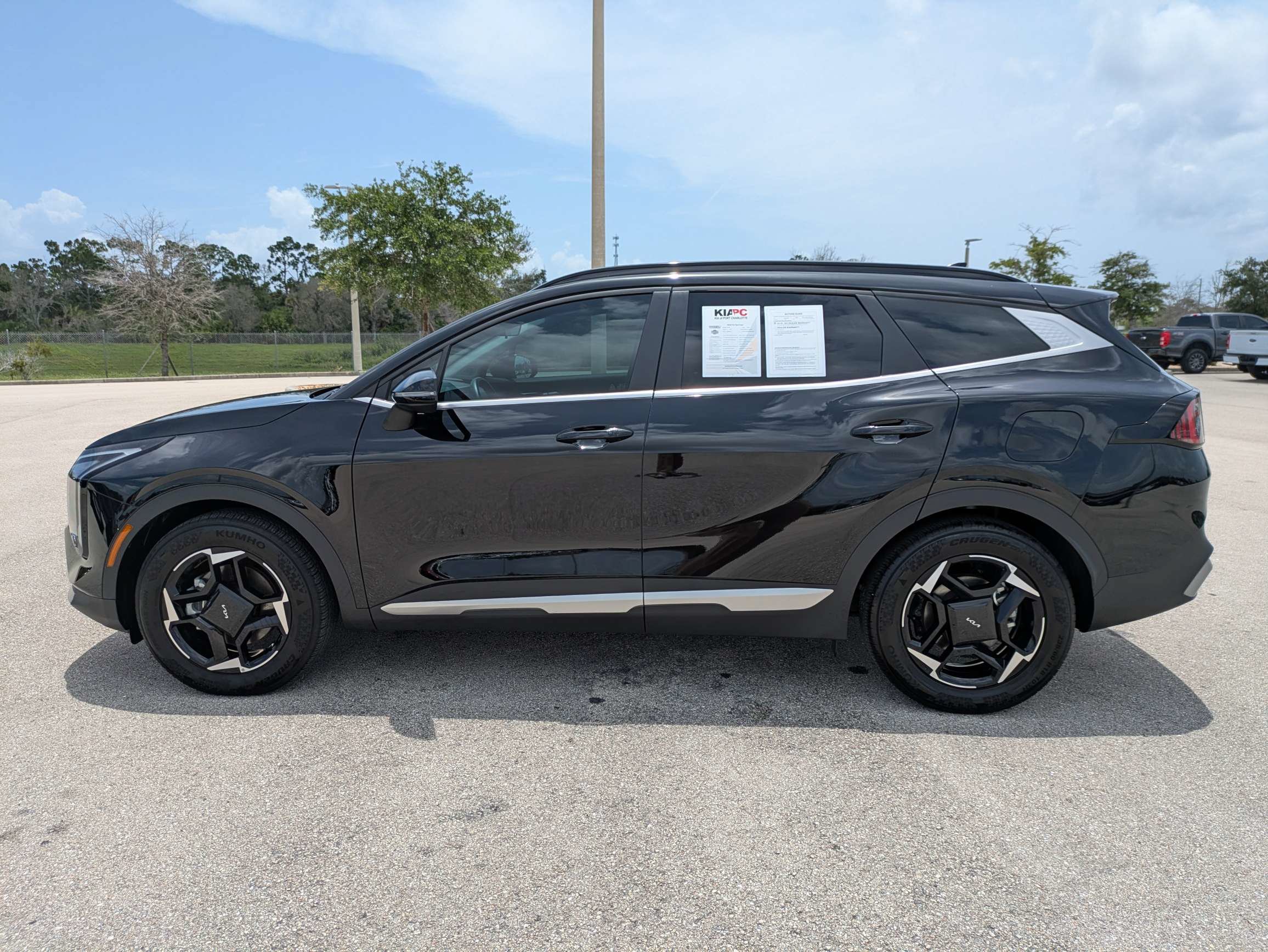Certified 2026 Kia Sportage EX w/ EX Panorama Roof Package FWD image 8