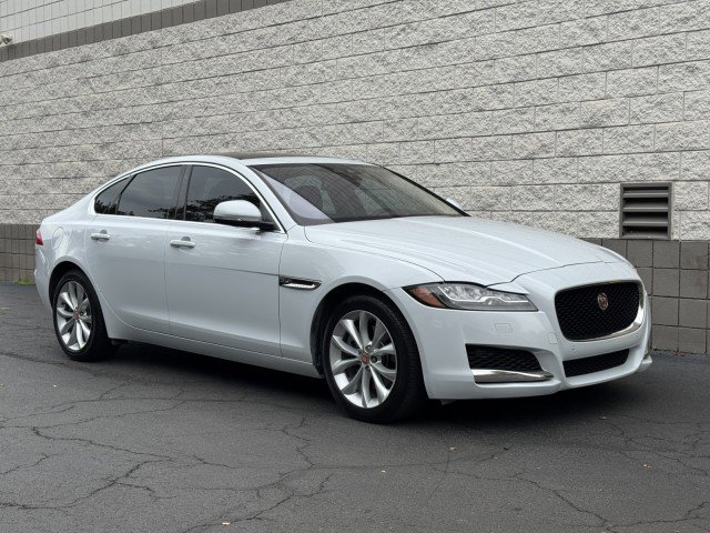 Used 2018 Jaguar XF Premium image 18