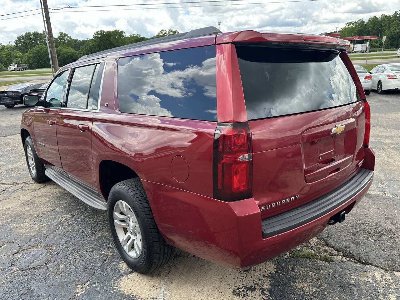 Used 2015 Chevrolet Suburban LT RWD image 7