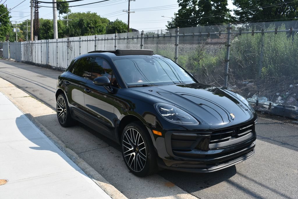 Used 2024 Porsche Macan Turbo AWD/4WD image 3