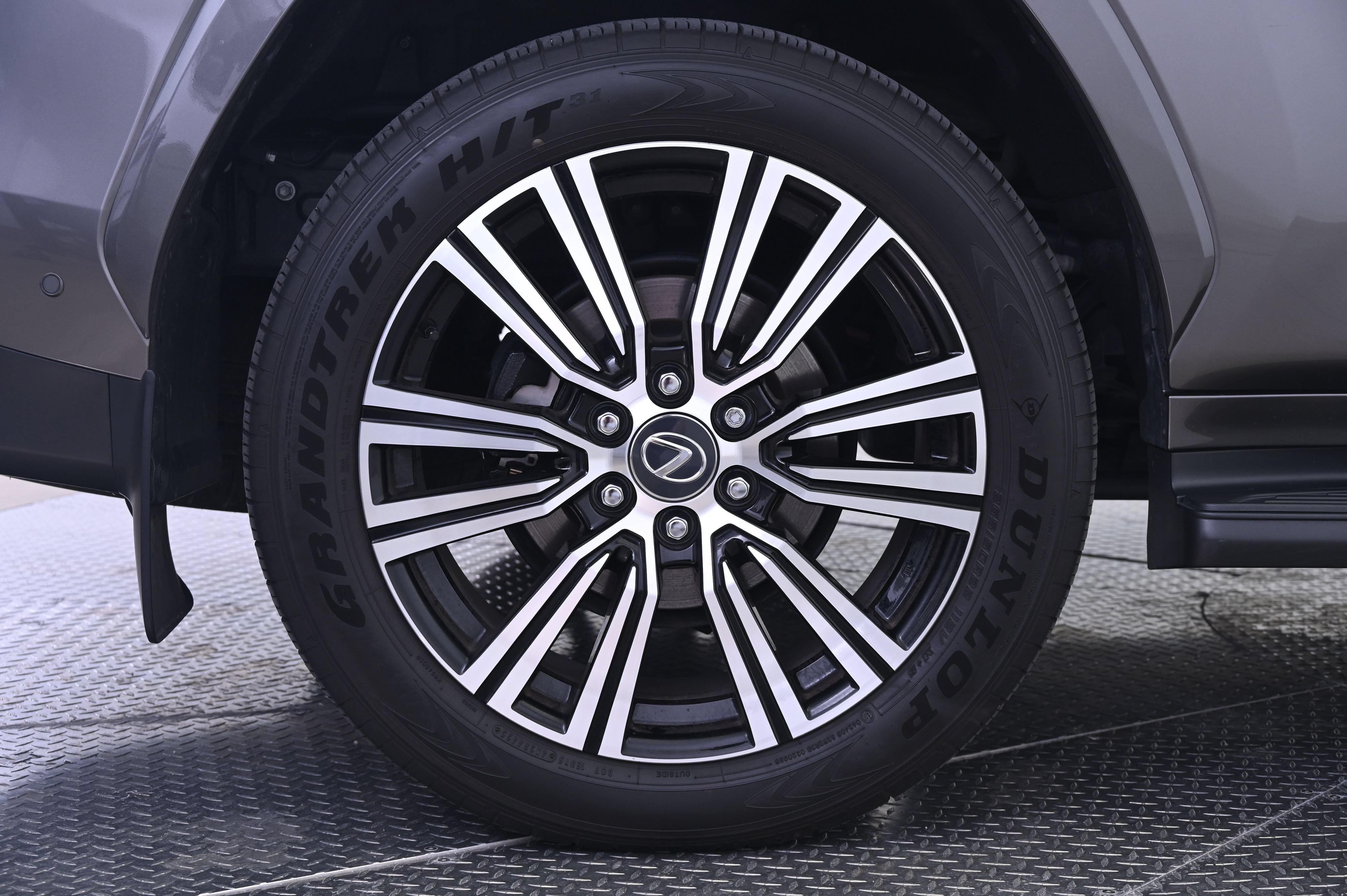 Used 2026 Lexus LX 700h Luxury AWD/4WD image 13