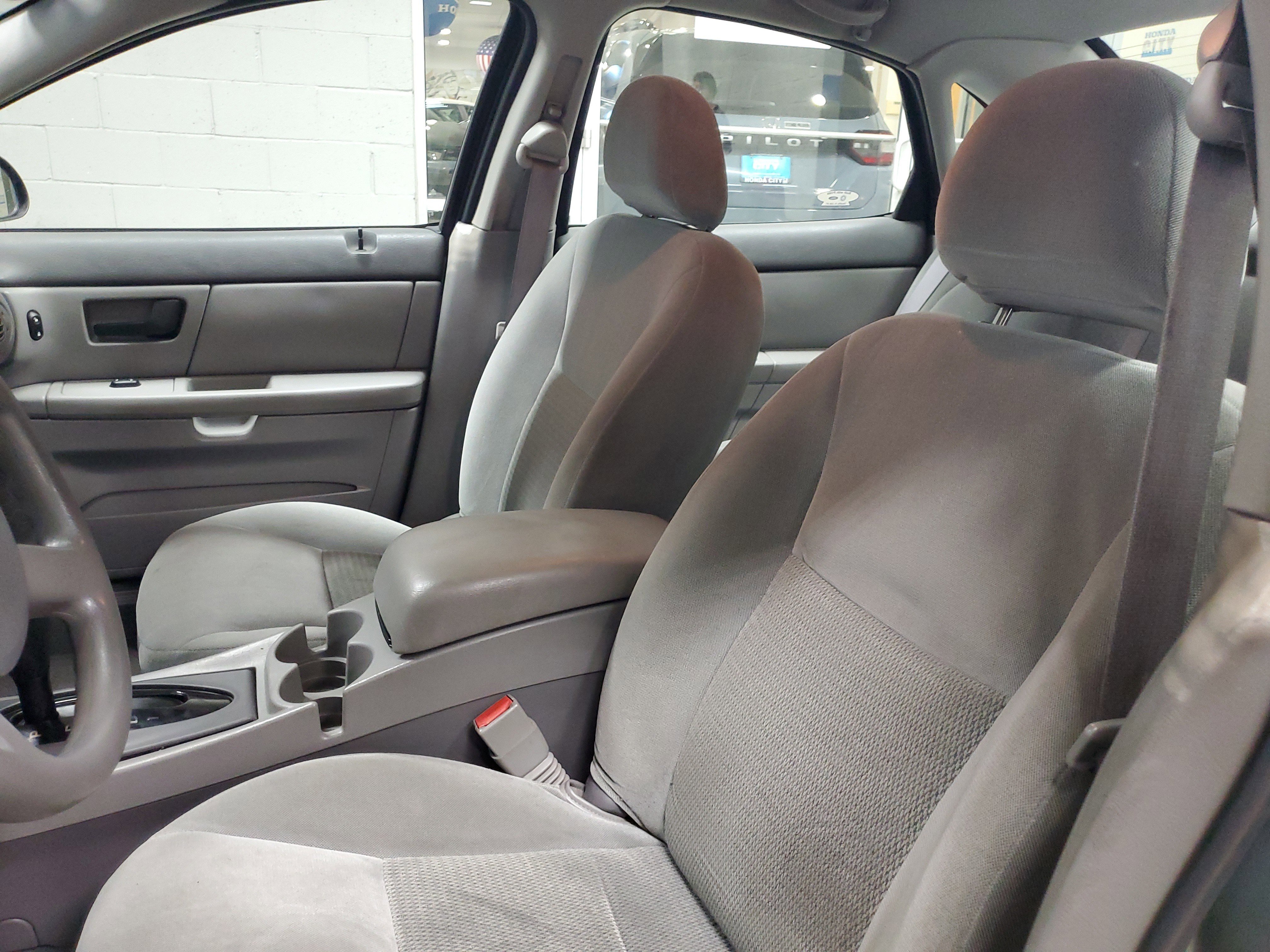 Used 2005 Ford Taurus SE FWD image 16