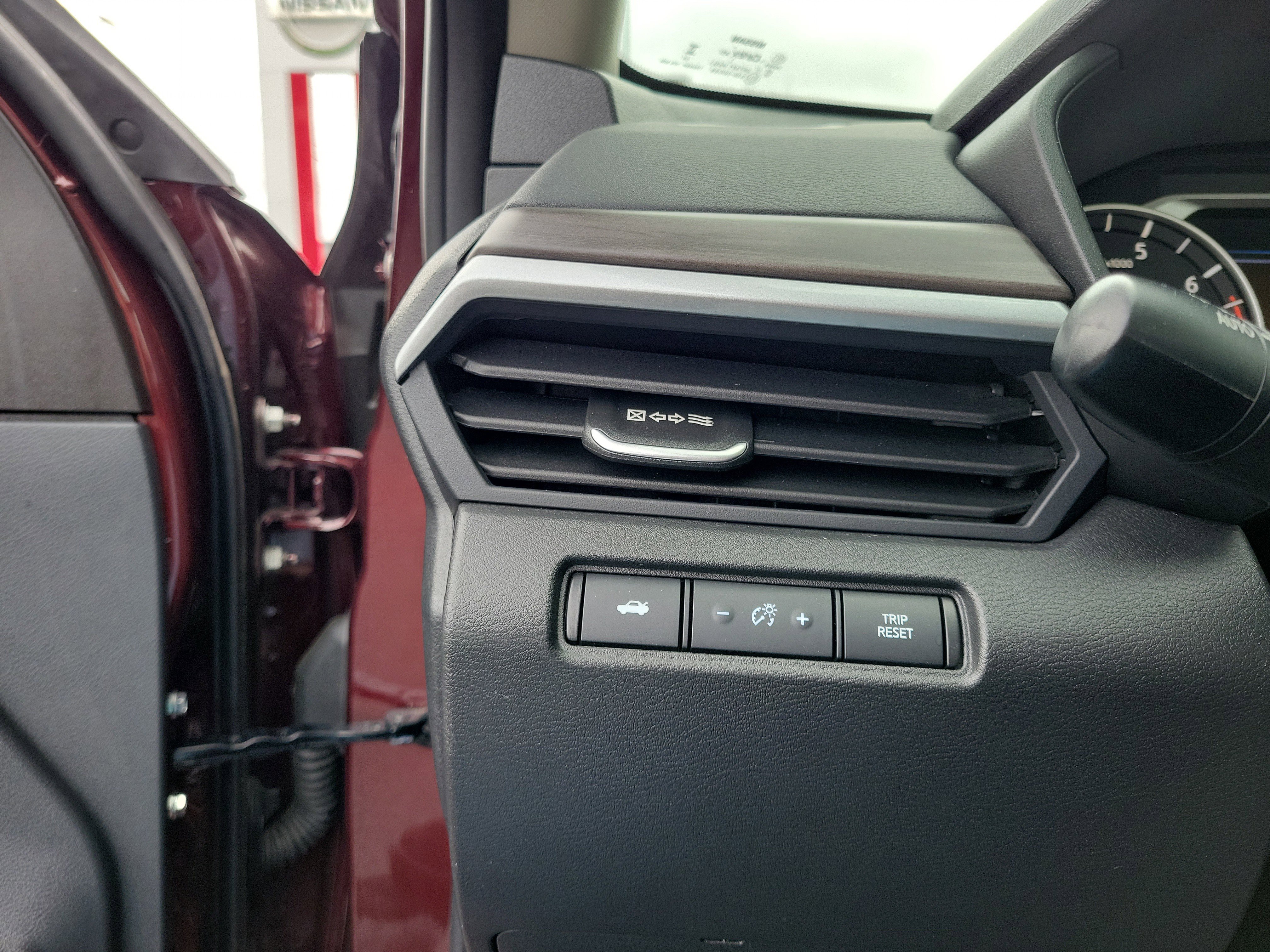 Used 2025 Nissan Altima 2.5 SV FWD image 20