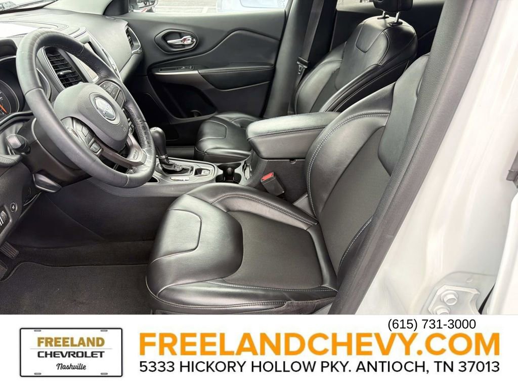 Used 2019 Jeep Cherokee Latitude Plus w/ Comfort/Convenience Group FWD image 22