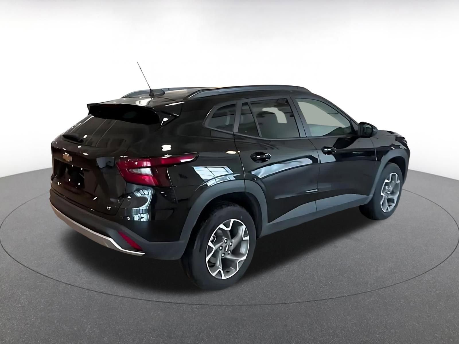 Used 2025 Chevrolet Trax LT w/ LT Convenience Package image 15