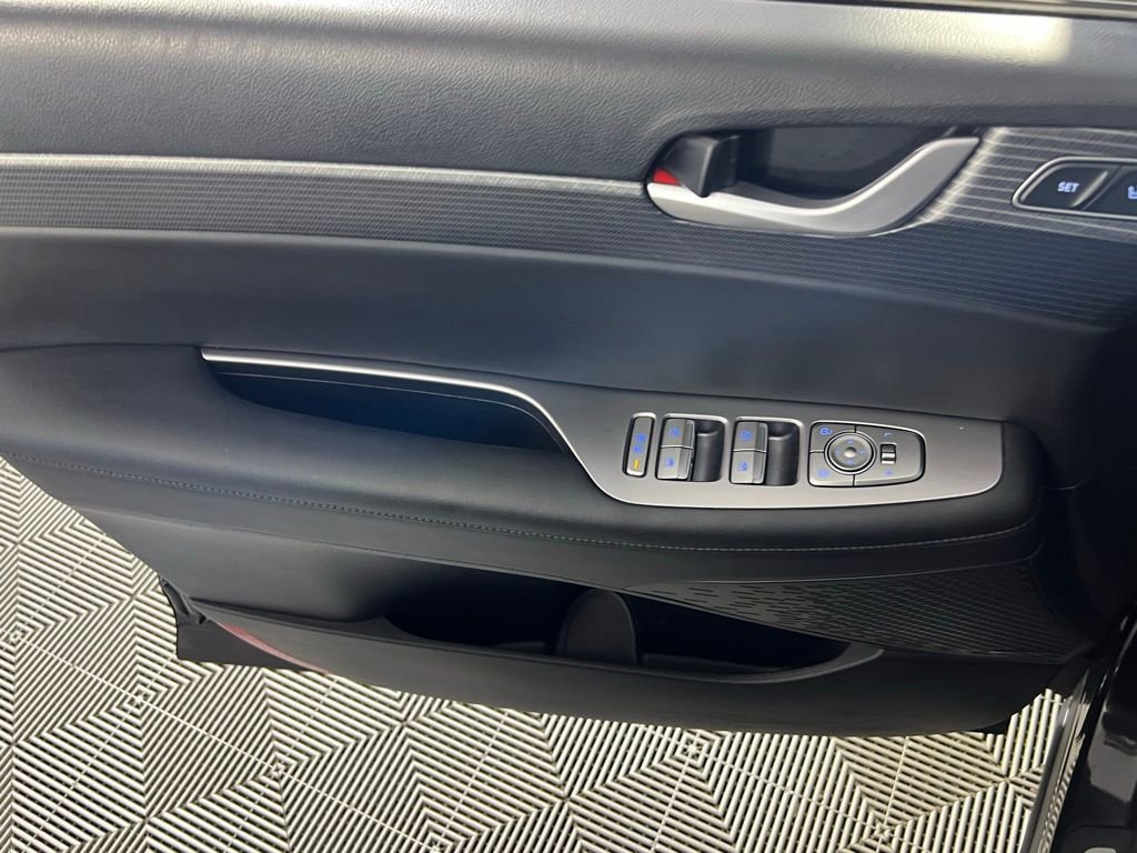 Used 2023 Hyundai Palisade Limited w/ Winter Package image 25