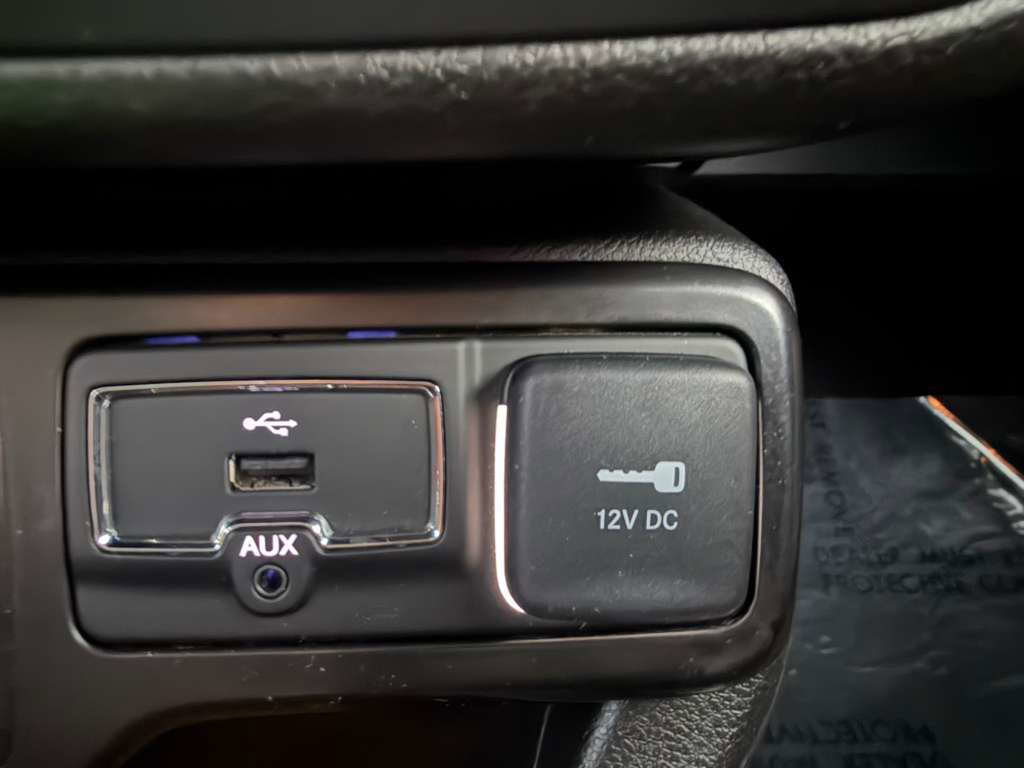 Used 2021 Jeep Renegade Latitude FWD image 25