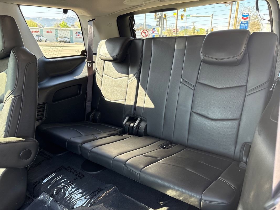 Used 2016 Cadillac Escalade Luxury AWD/4WD image 18