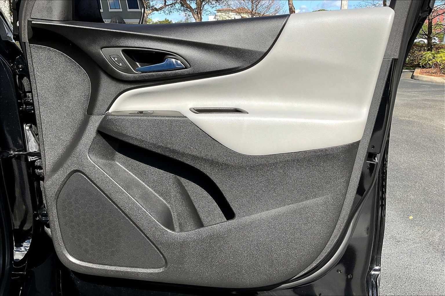 Used 2023 Chevrolet Equinox LS FWD image 23