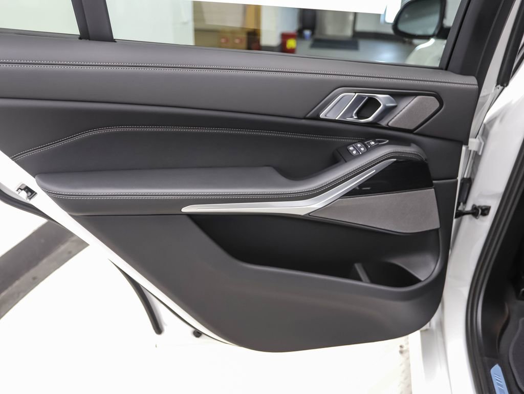 Used 2026 BMW X7 xDrive40i w/ M Sport Package image 19