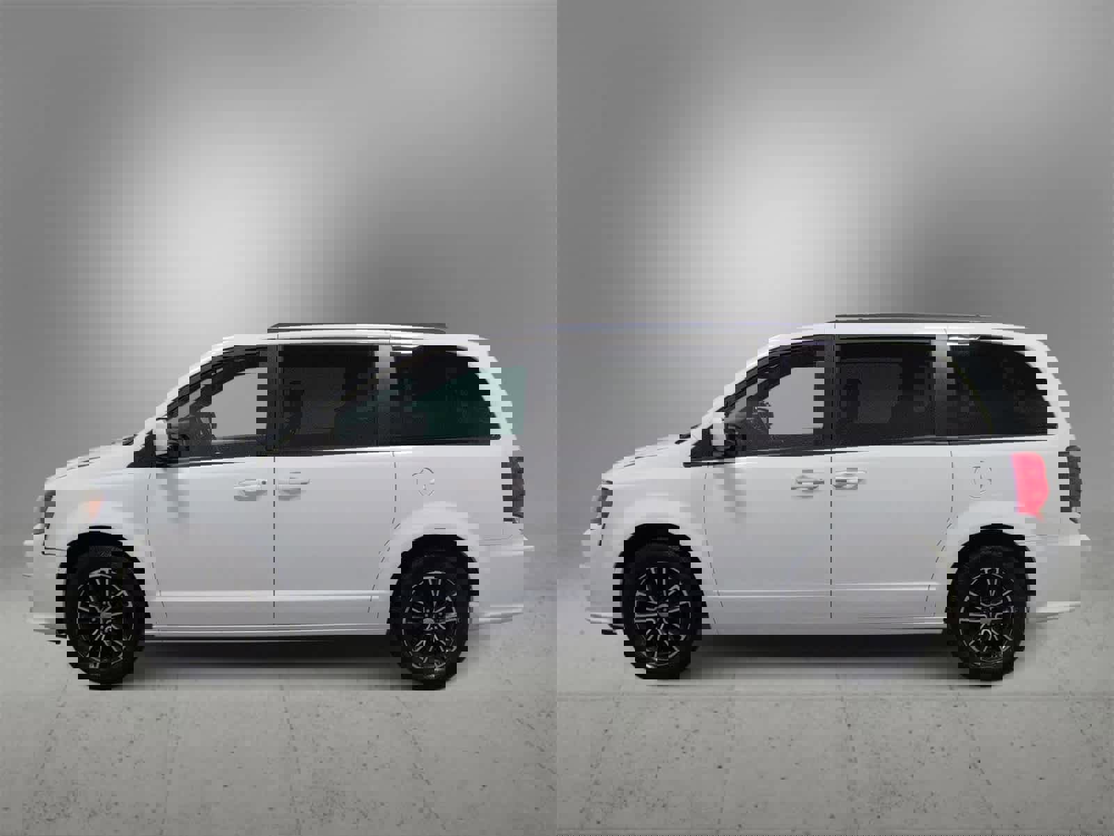 Certified 2018 Dodge Grand Caravan SXT w/ Driver Convenience Group image 5