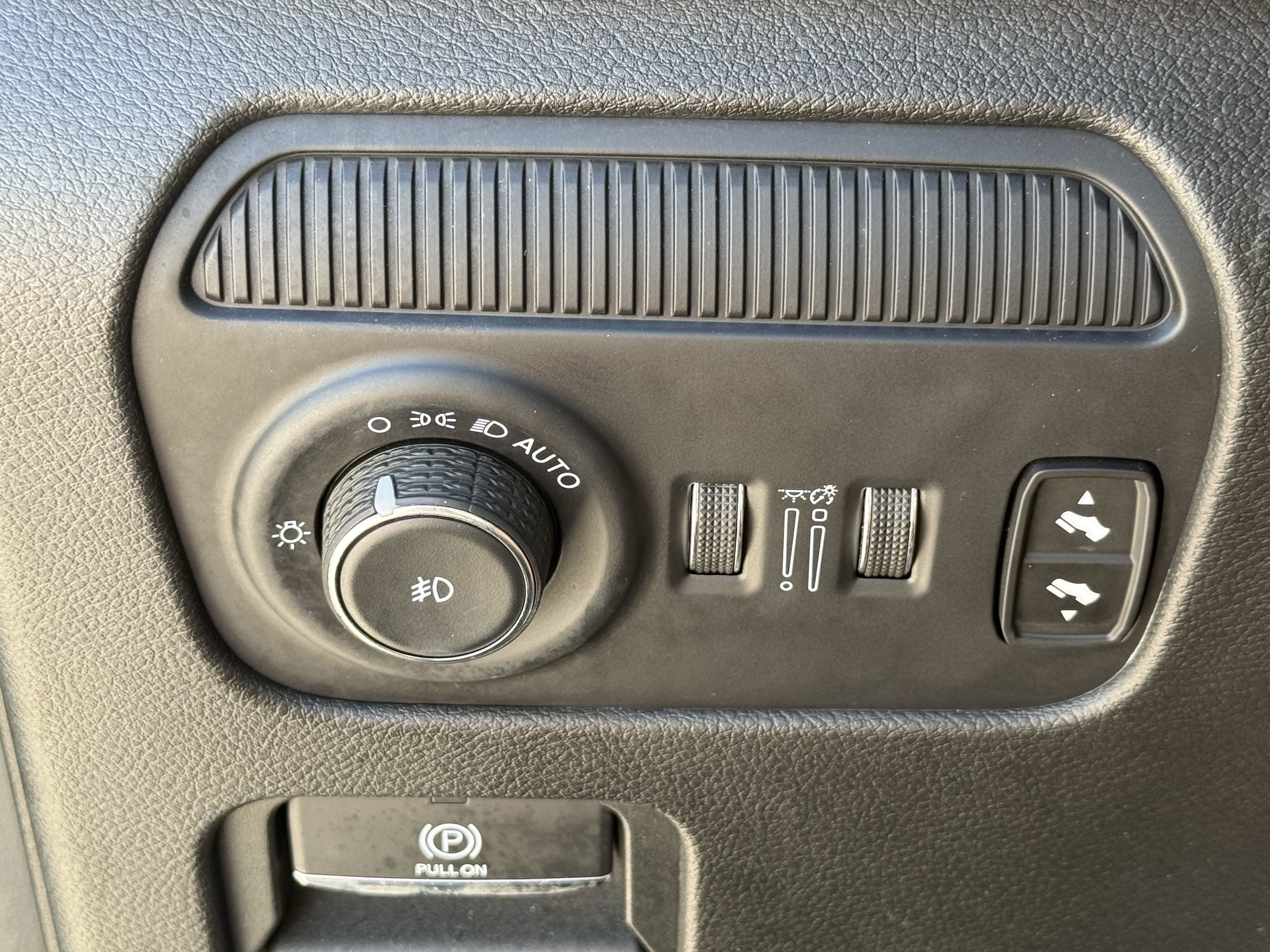 Used 2024 Jeep Wagoneer Series II RWD image 25