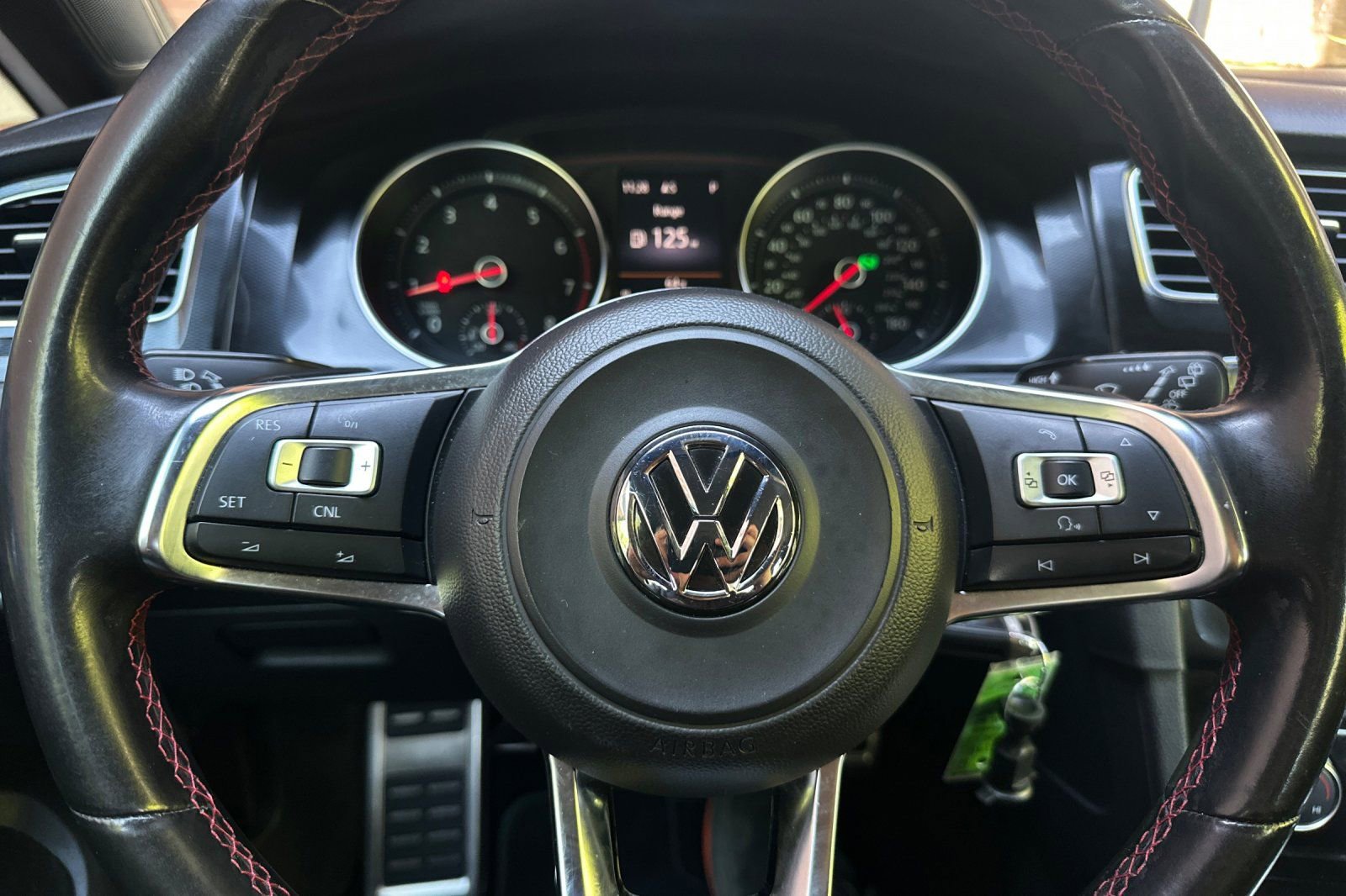 Used 2015 Volkswagen GTI SE FWD image 27