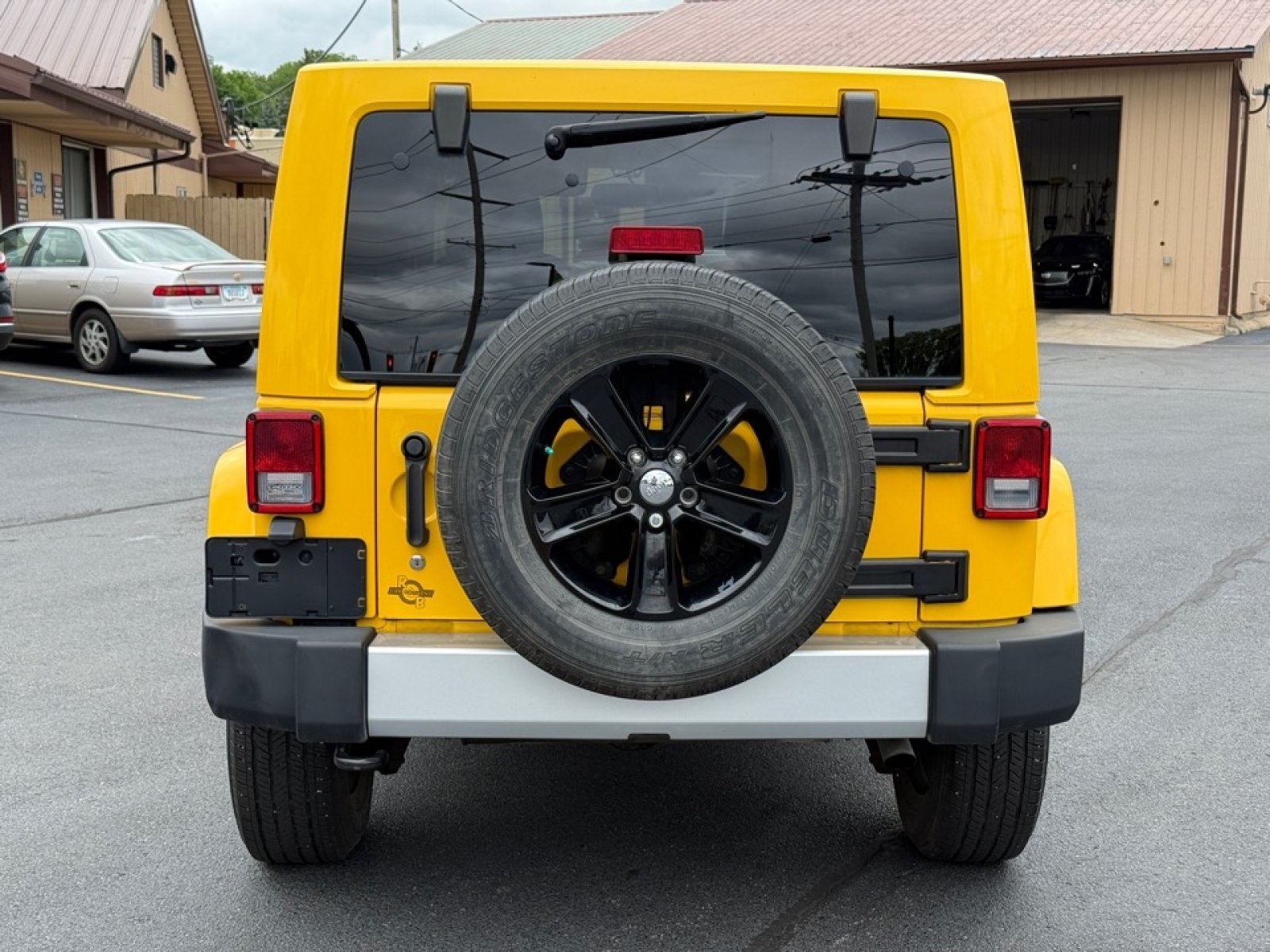 Used 2015 Jeep Wrangler Unlimited Sahara w/ Dual Top Group AWD/4WD image 7