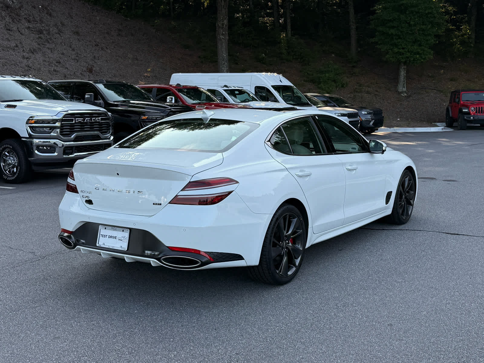 Used 2022 Genesis G70 3.3T RWD image 5