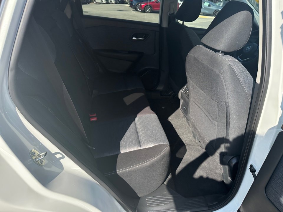 Used 2023 Nissan Rogue SV image 33