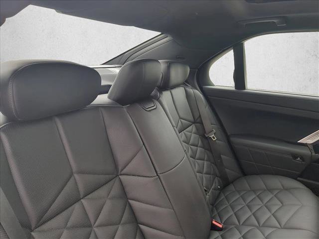 Used 2025 BMW 740i xDrive w/ Premium Package image 22