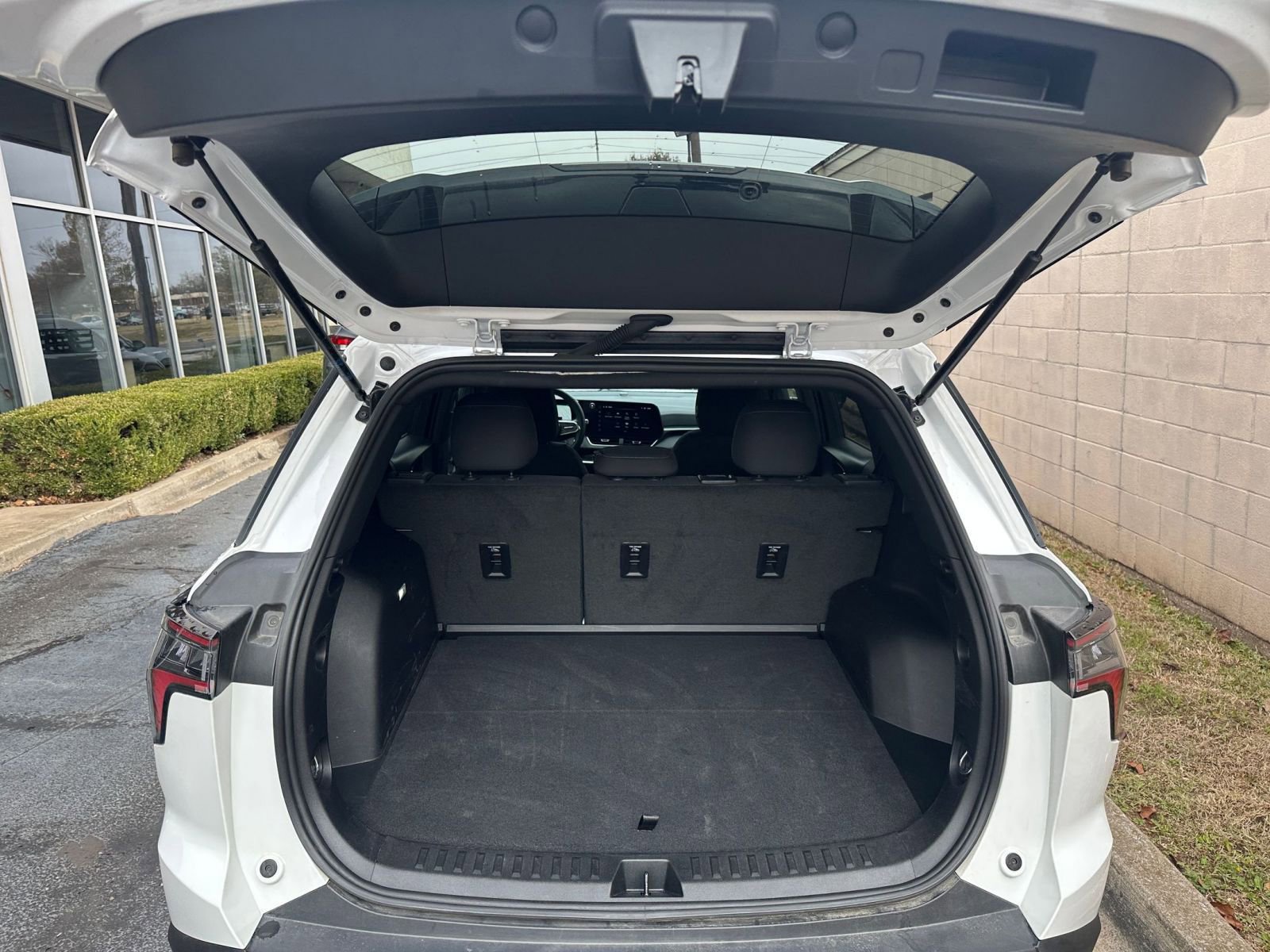 Used 2025 Chevrolet Equinox LT image 30