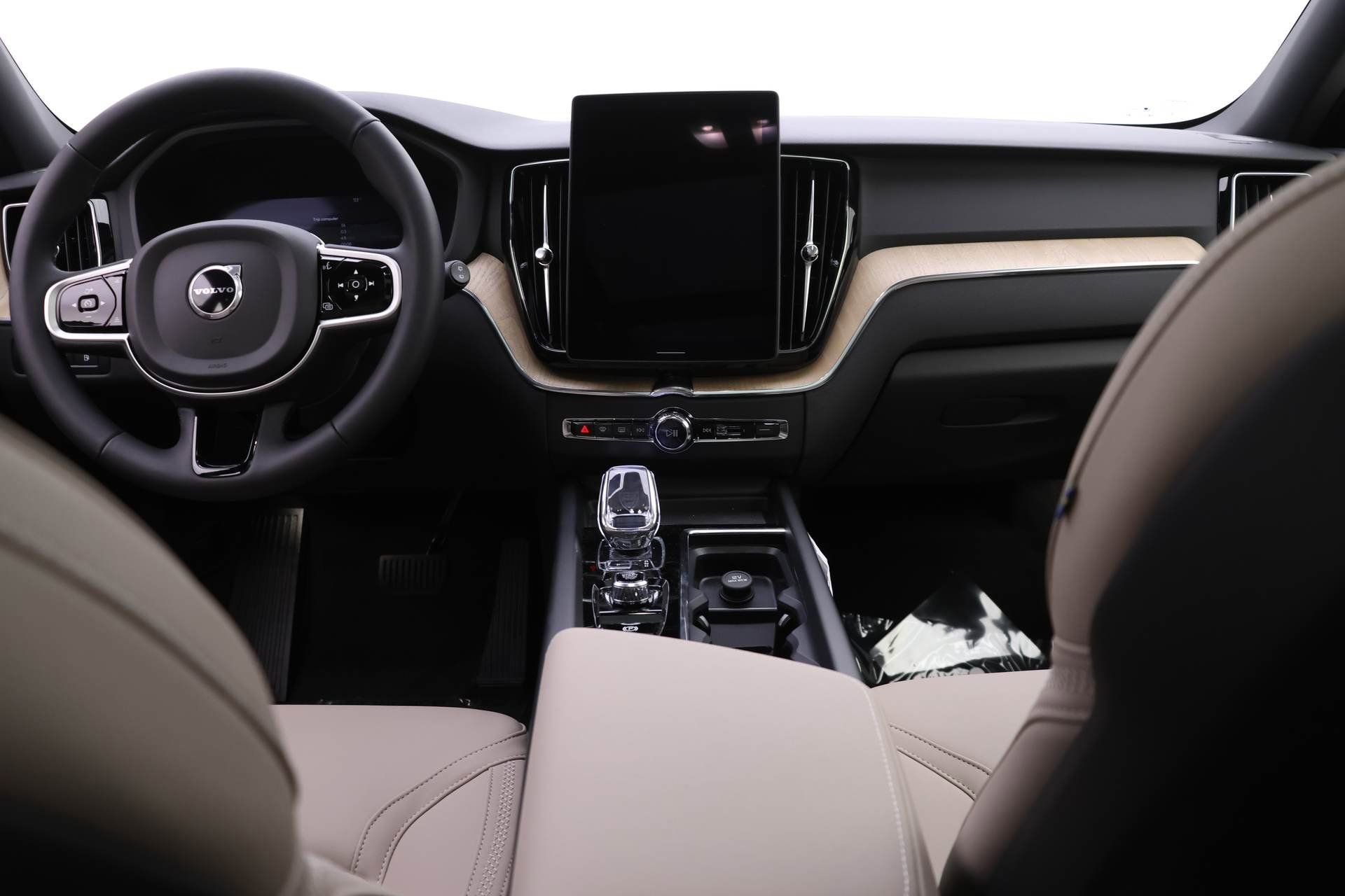 New 2026 Volvo XC60 T8 Plus w/ Protection Package Premier image 8