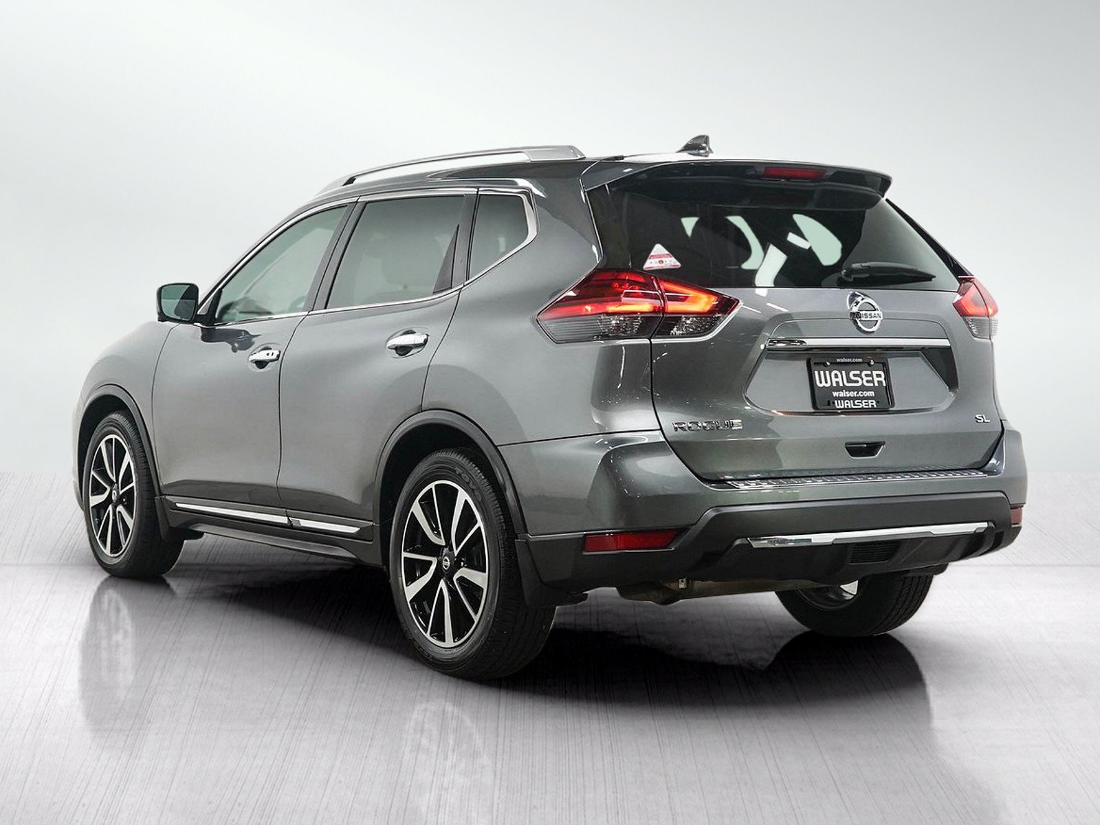 Used 2017 Nissan Rogue SL w/ SL Premium Package FWD image 3