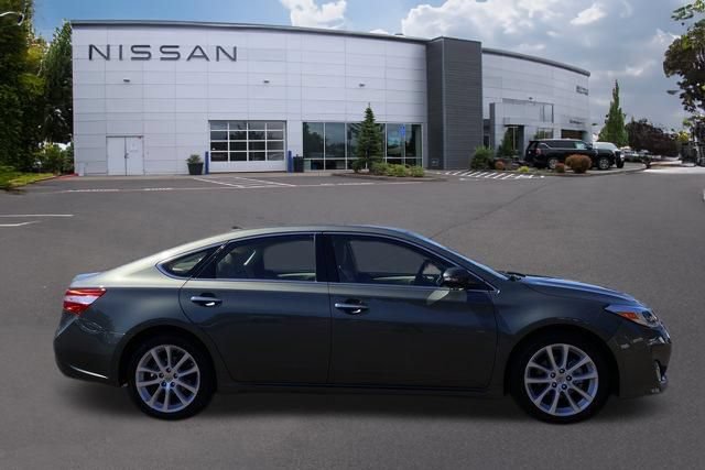 Used 2013 Toyota Avalon Limited w/ Technology Pkg FWD image 3
