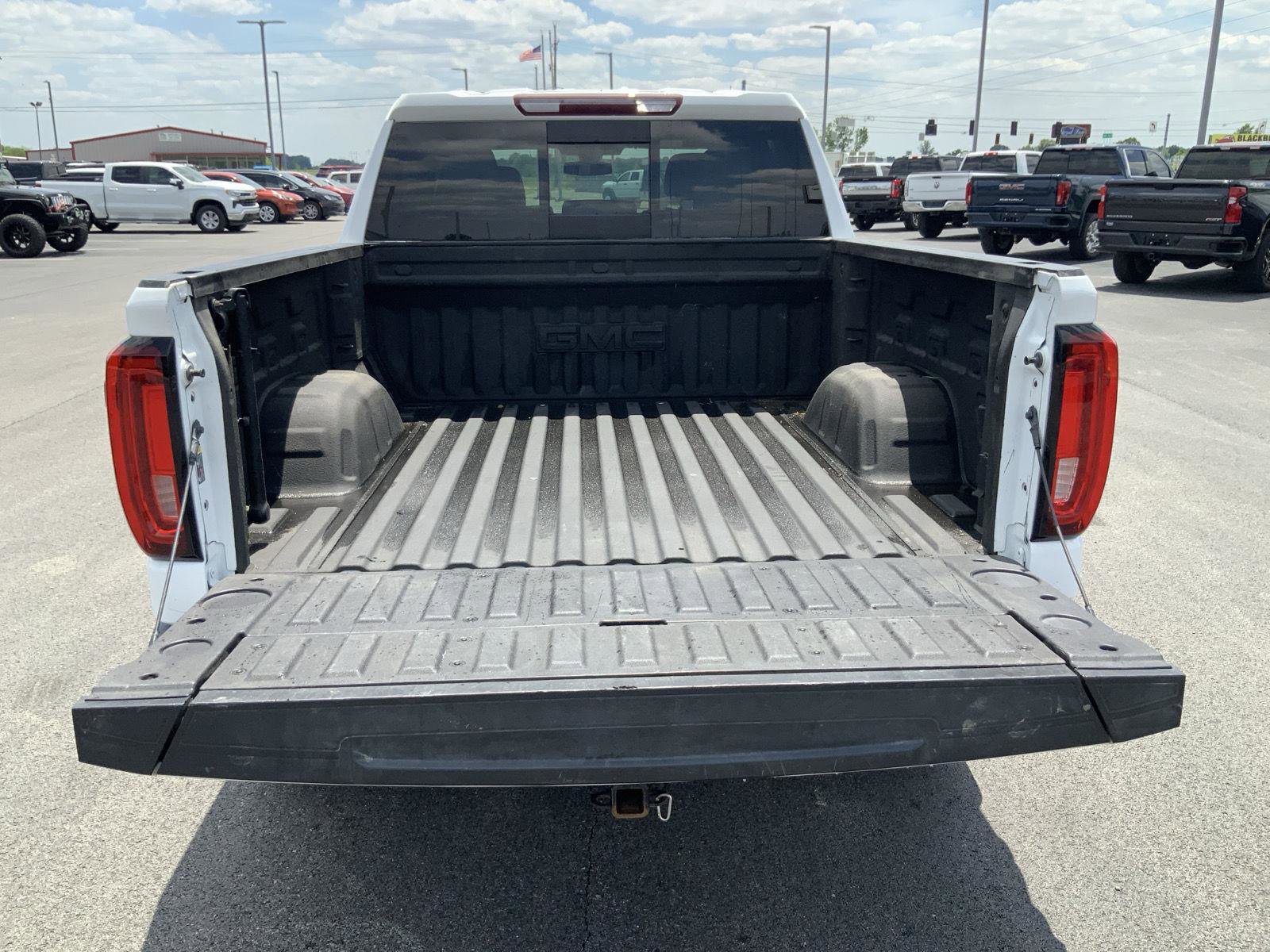 Used 2019 GMC Sierra 1500 SLT w/ SLT Premium Plus Package AWD/4WD image 8