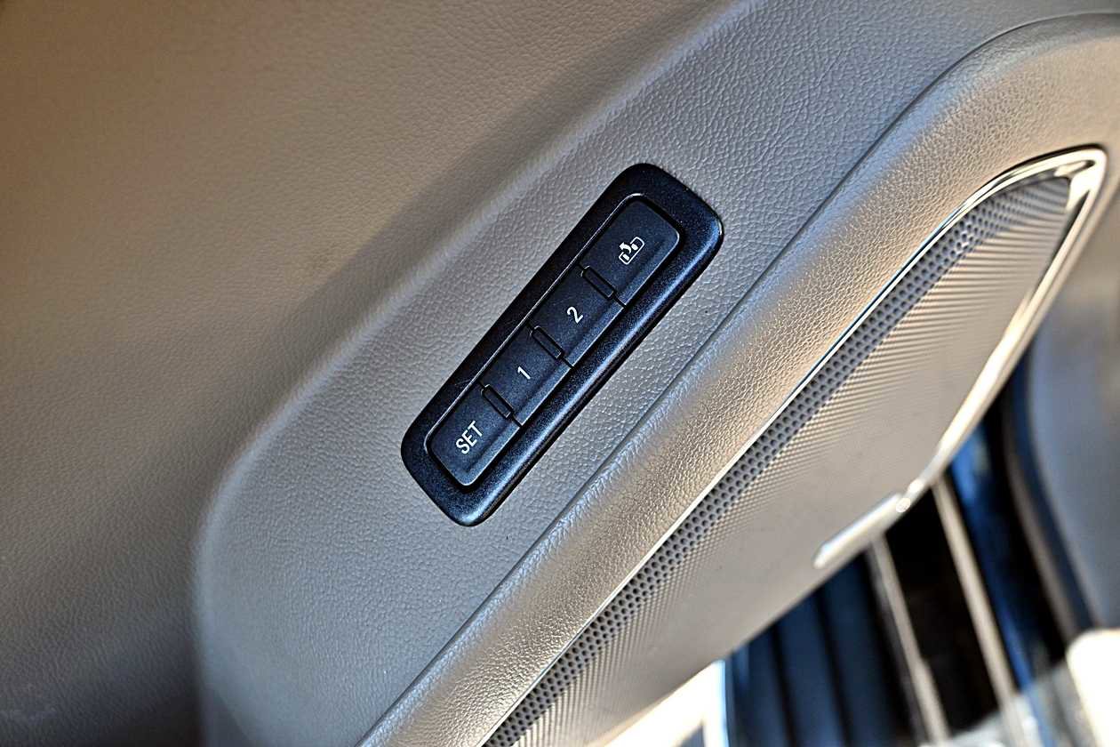 Used 2018 GMC Yukon XL SLT image 25
