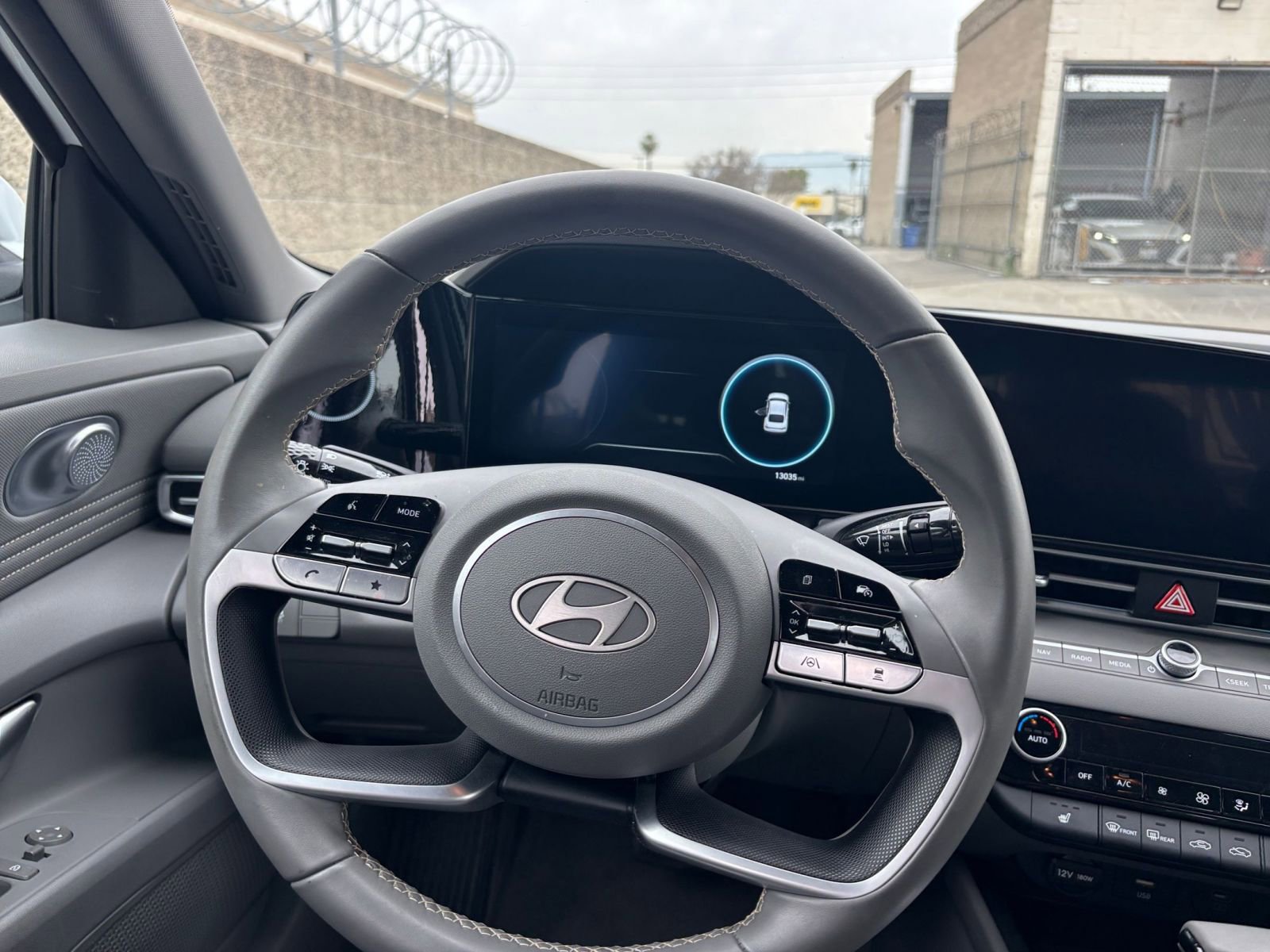 Used 2025 Hyundai Elantra SEL image 37