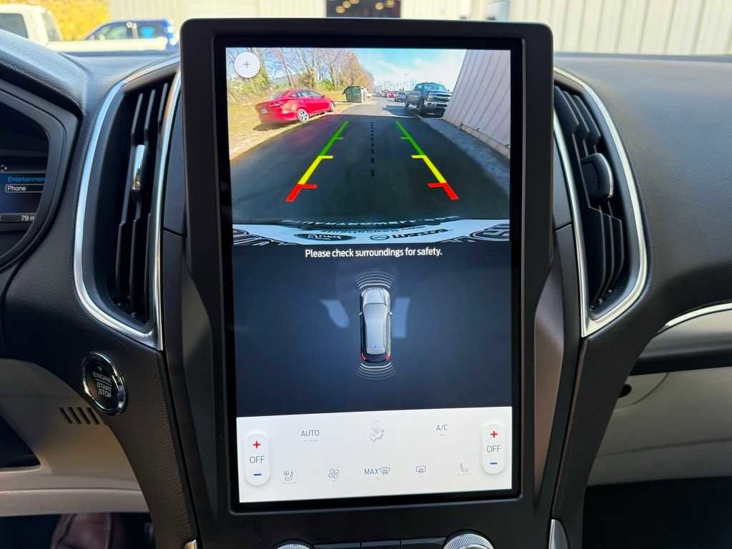 Used 2024 Ford Edge Titanium image 19