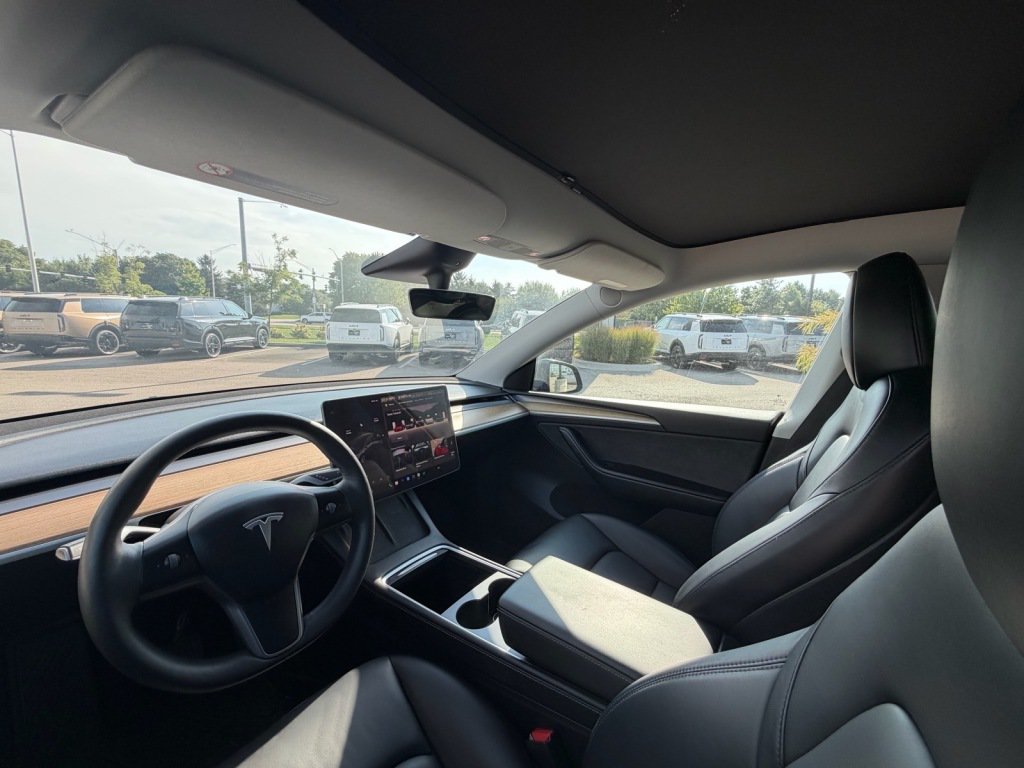 Used 2023 Tesla Model Y Long Range AWD/4WD image 9