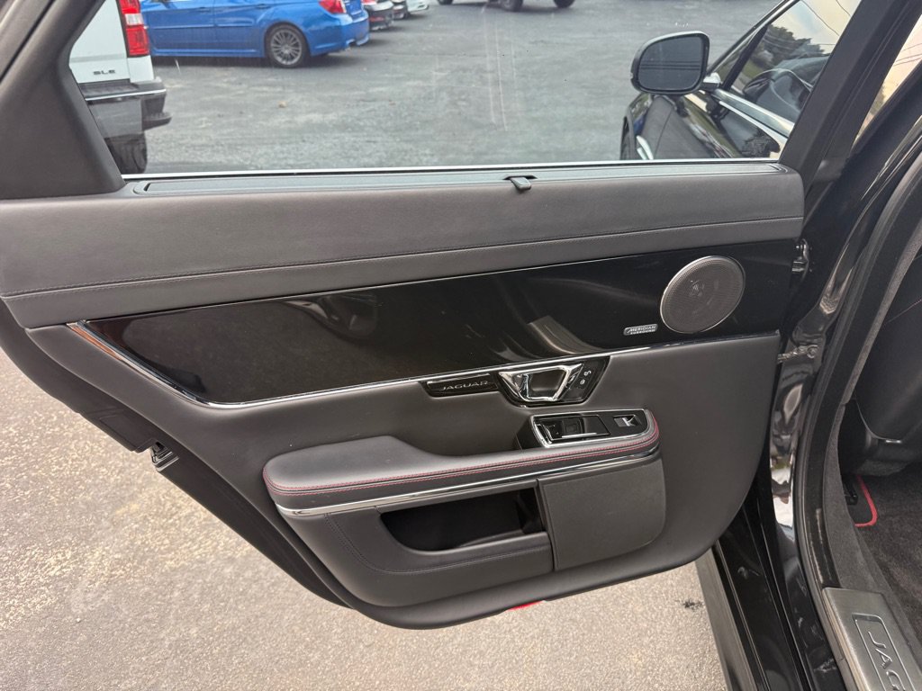 Used 2014 Jaguar XJ R LWB RWD image 63