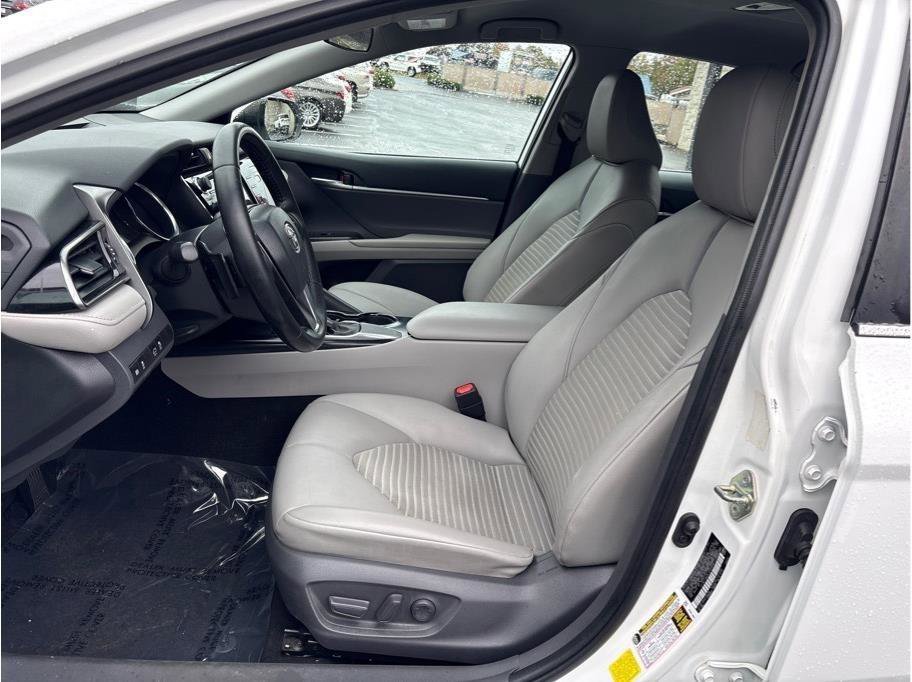 Used 2020 Toyota Camry SE image 9