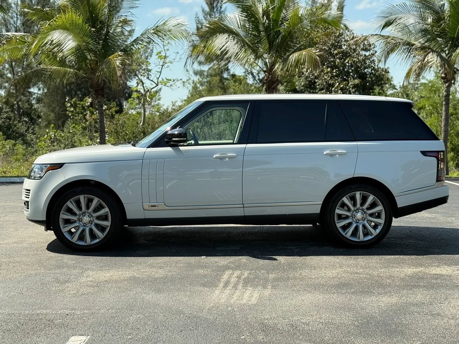 Used 2015 Land Rover Range Rover Long Wheelbase Supercharged AWD/4WD image 18