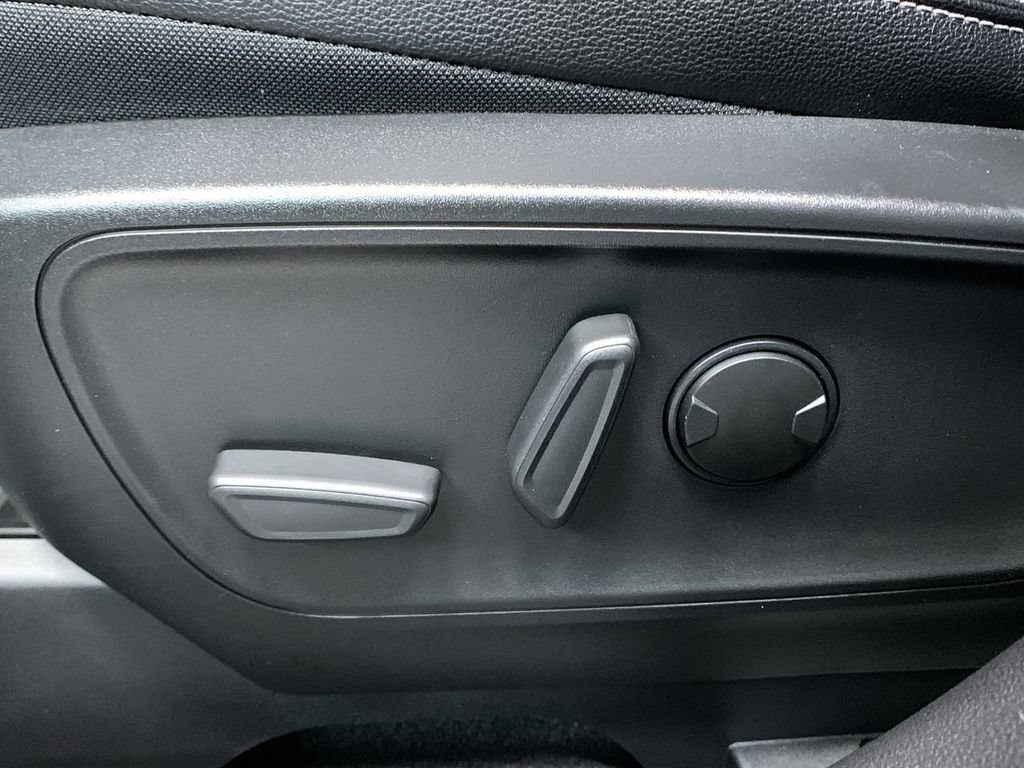 New 2023 Ford Escape SE w/ PHEV Premium Package FWD image 19