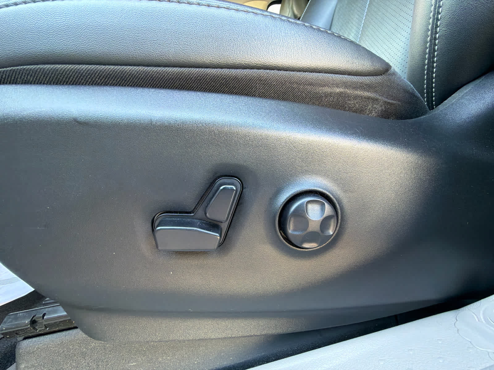 Used 2024 Chrysler Pacifica Touring-L FWD image 20