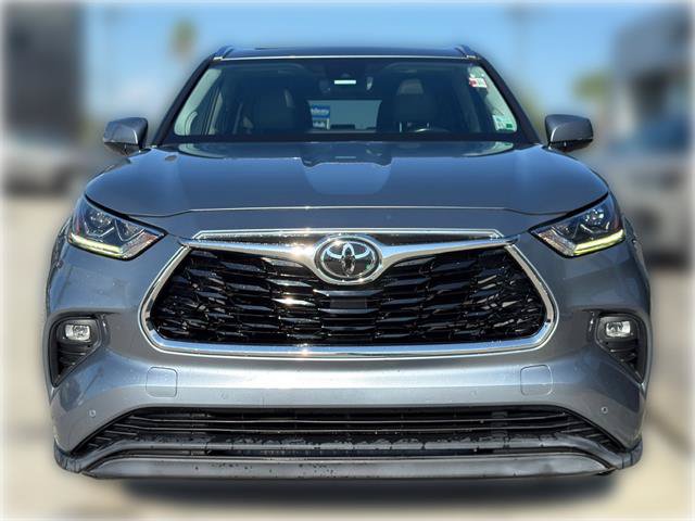 Used 2021 Toyota Highlander Limited FWD image 2