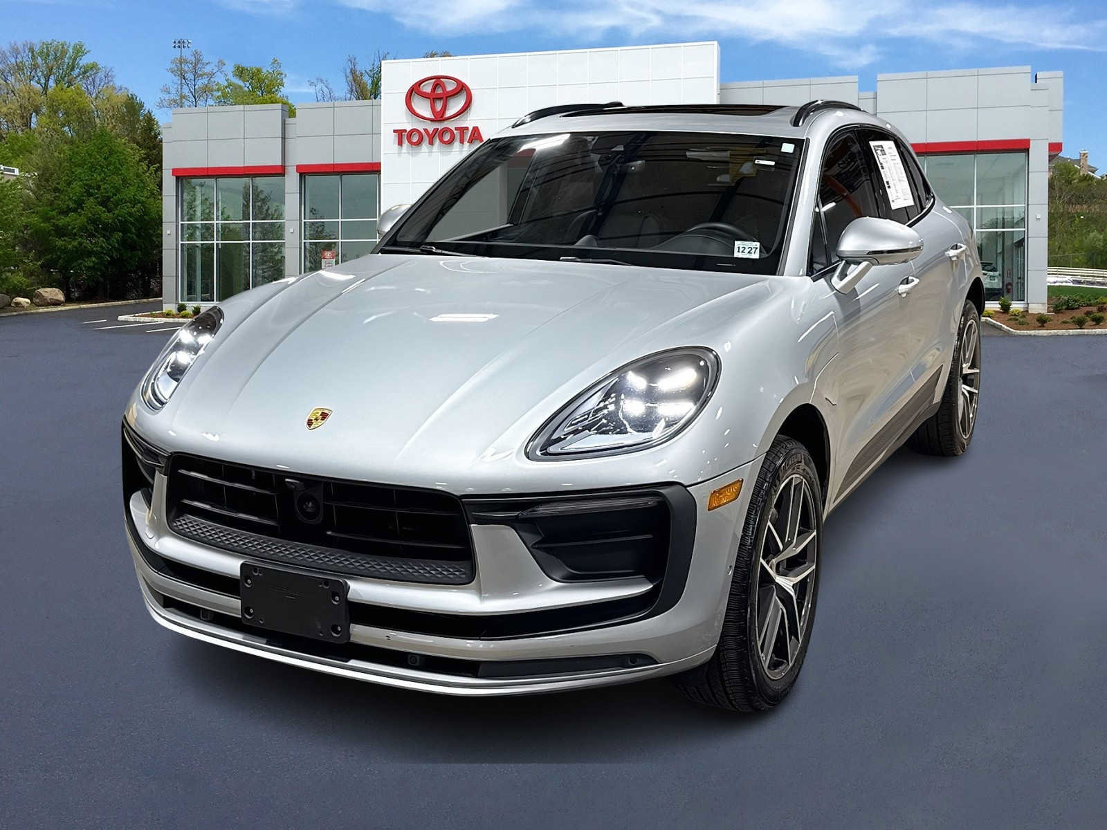 Used 2023 Porsche Macan Turbo AWD/4WD image 1