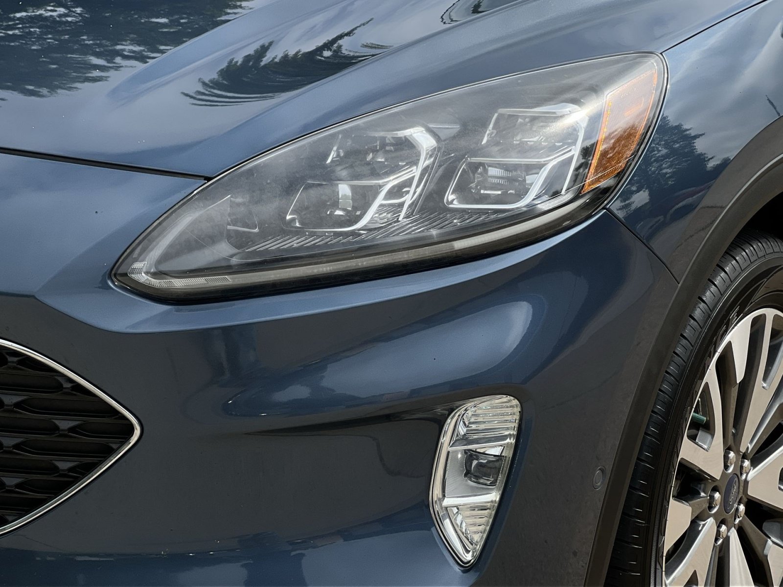 Used 2020 Ford Escape Titanium w/ Titanium Premium Package 2.0 AWD/4WD image 13