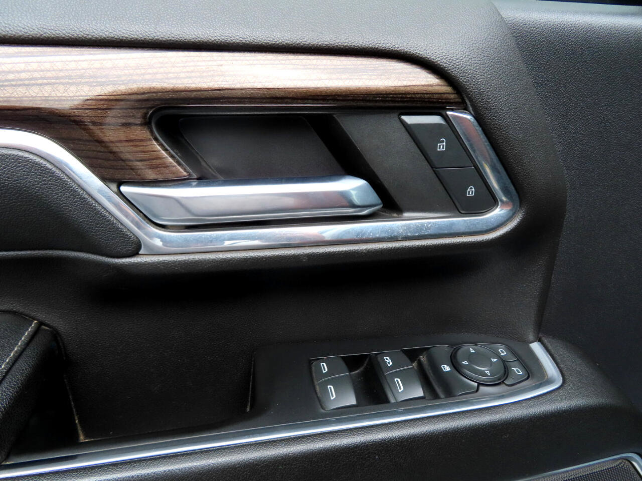 Used 2024 Chevrolet Silverado 2500 LT image 26