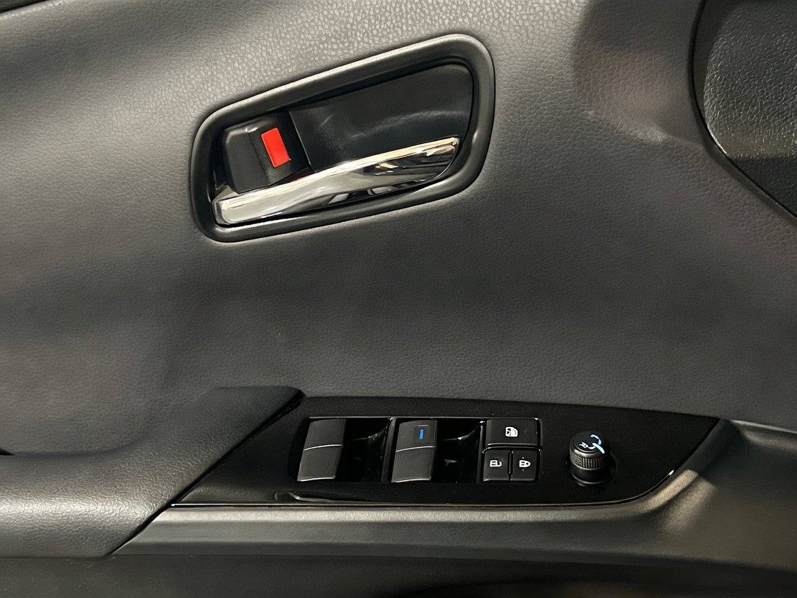 Used 2022 Toyota Prius LE FWD image 13