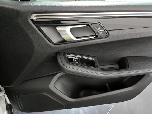 Used 2021 Porsche Macan Base image 25