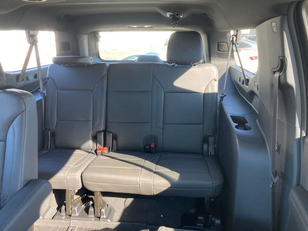 New 2026 Chevrolet Suburban LT w/ Comfort Package AWD/4WD image 18