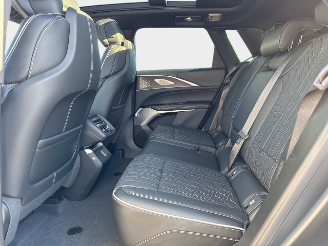New 2027 Cadillac Lyriq V Premium w/ Exterior Carbon Fiber Package AWD/4WD image 12