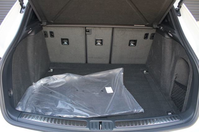 Certified 2026 Porsche Macan image 12