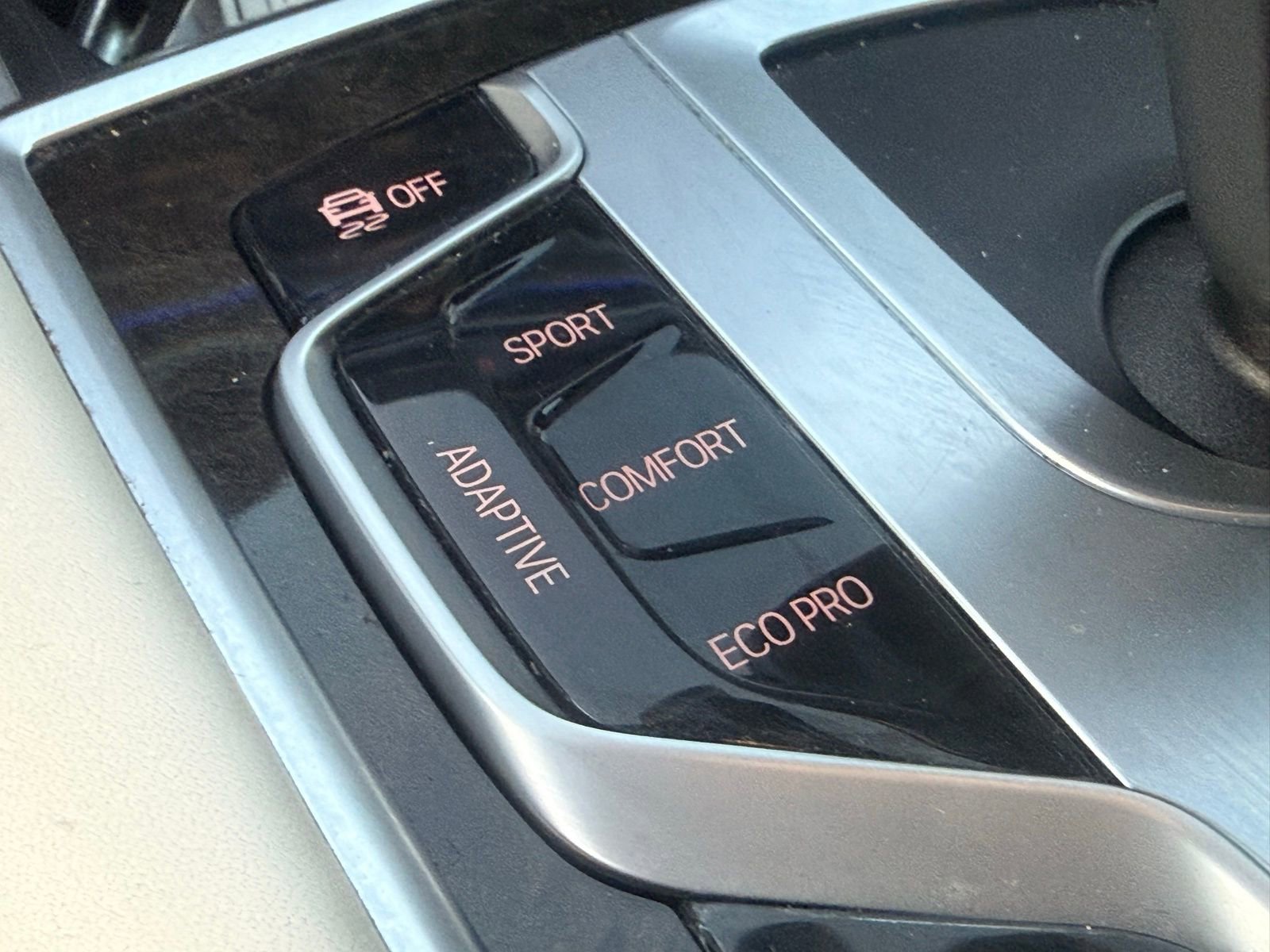 Used 2016 BMW 750i xDrive image 25