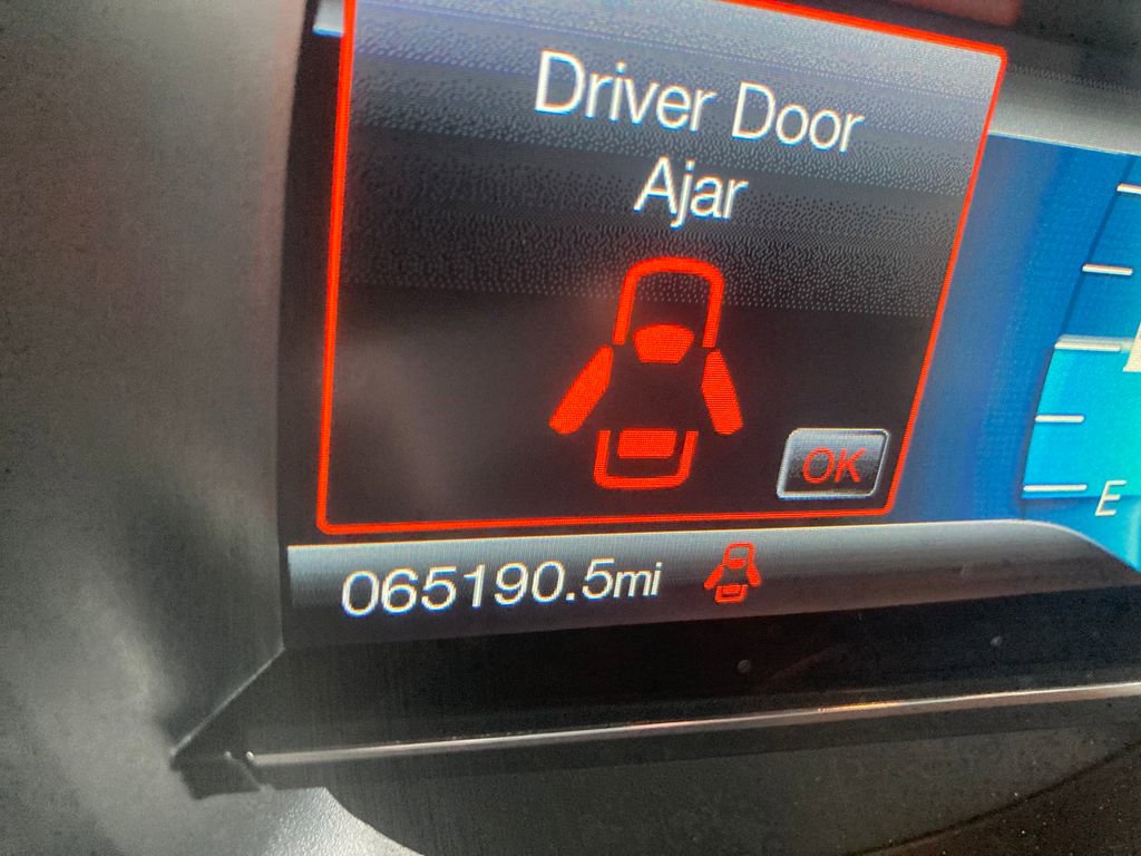 Used 2017 Ford Explorer XLT w/ Equipment Group 202A AWD/4WD image 21