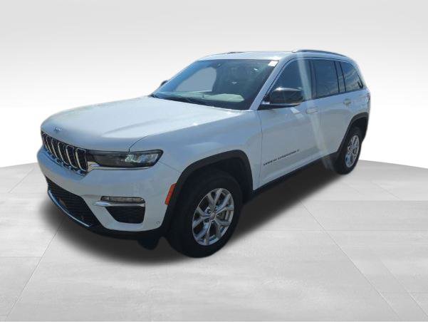 Used 2023 Jeep Grand Cherokee Limited w/ Luxury Tech Group II AWD/4WD image 4