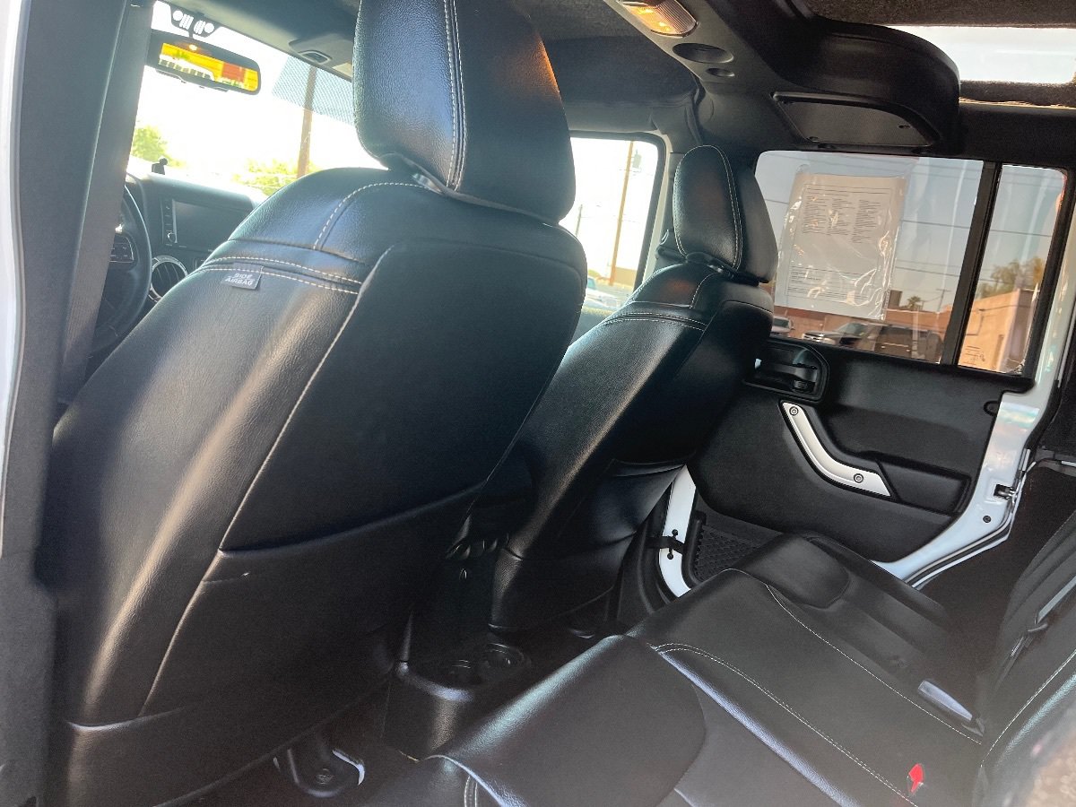 Used 2018 Jeep Wrangler Unlimited Rubicon w/ Connectivity Group AWD/4WD image 26